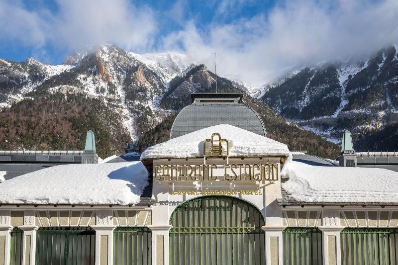 Canfranc Estacion Royal Hideaway Hotel ภายนอก รูปภาพ