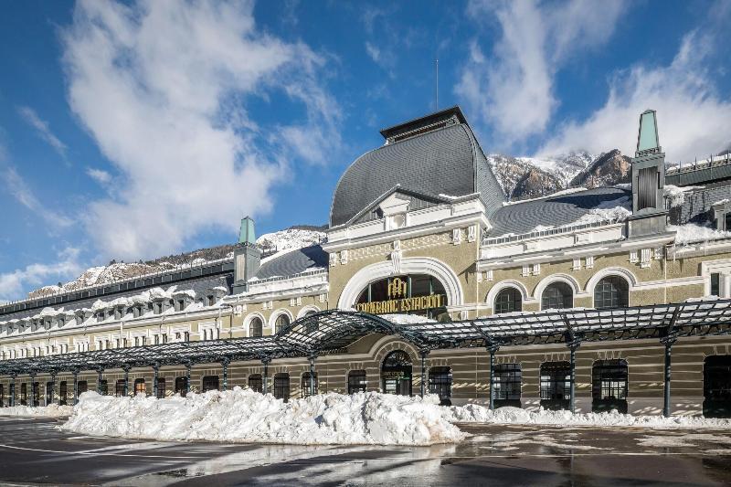 Canfranc Estacion Royal Hideaway Hotel ภายนอก รูปภาพ