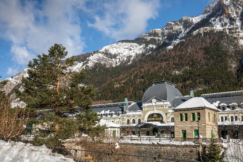 Canfranc Estacion Royal Hideaway Hotel ภายนอก รูปภาพ