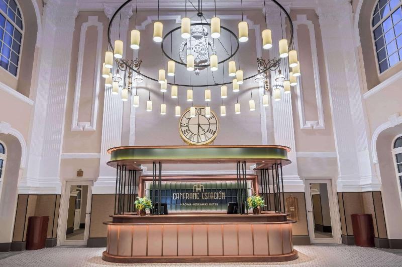 Canfranc Estacion Royal Hideaway Hotel ภายนอก รูปภาพ
