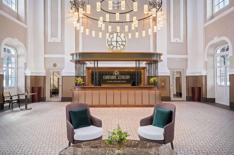Canfranc Estacion Royal Hideaway Hotel ภายนอก รูปภาพ